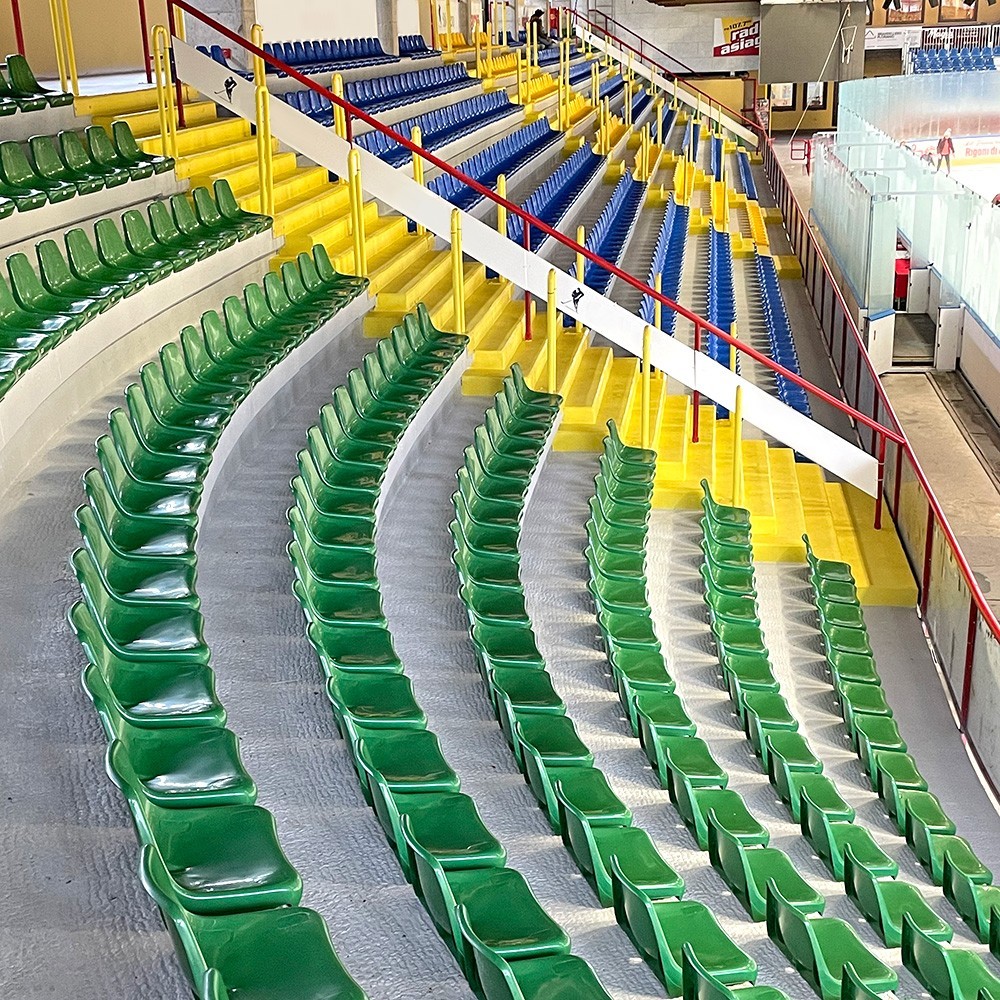 Sedili con schienale alto tribuna Palaghiaccio Asiago